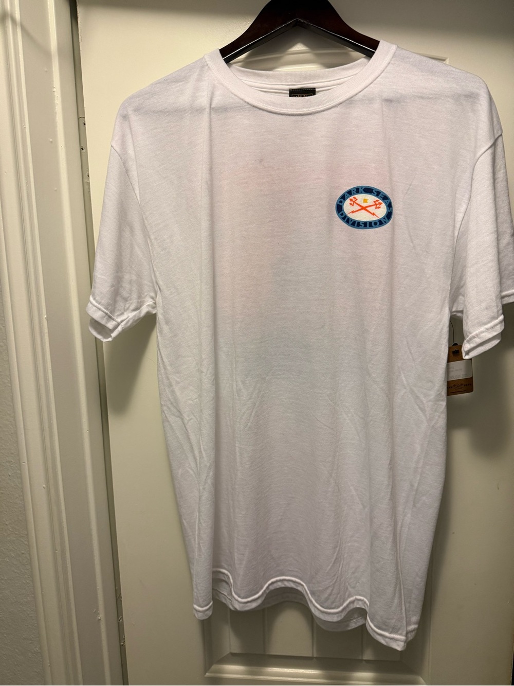 Dark Seas moisture wicking White Crewneck Short-Sleeve T-Shirt